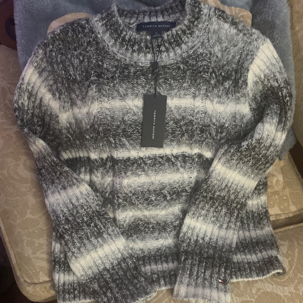 New women’s M Tommy Hilfiger Women's Textured Black & Gray Sweater.